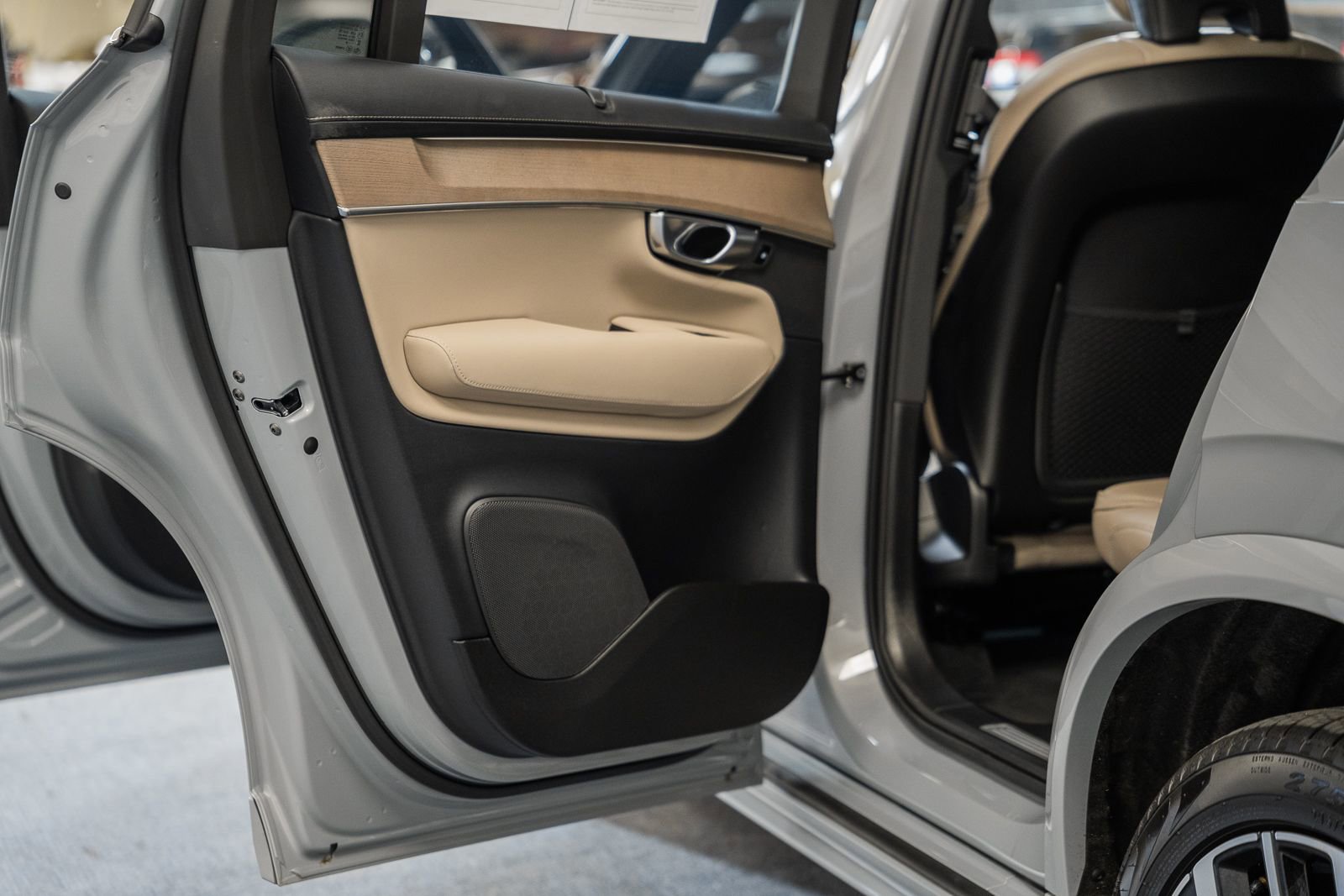 Used 2025 Volvo XC90 T8 Ultra w/ Protection Package Premier image 44