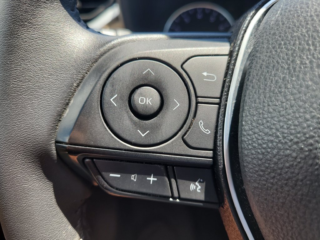 Used 2020 Toyota RAV4 XLE Premium FWD image 30