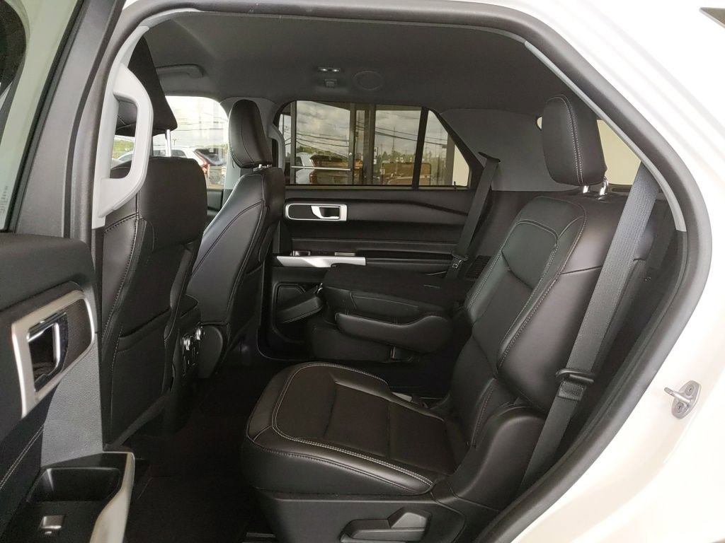 Certified 2022 Ford Explorer XLT w/ Equipment Group 202A AWD/4WD image 14