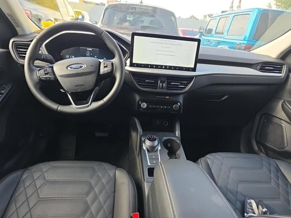 Certified 2023 Ford Escape Platinum w/ Premium Technology Package AWD/4WD image 5
