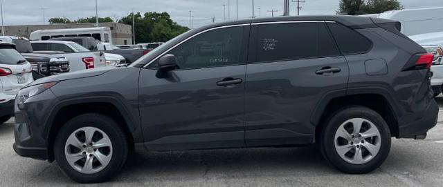 Used 2022 Toyota RAV4 LE FWD image 2