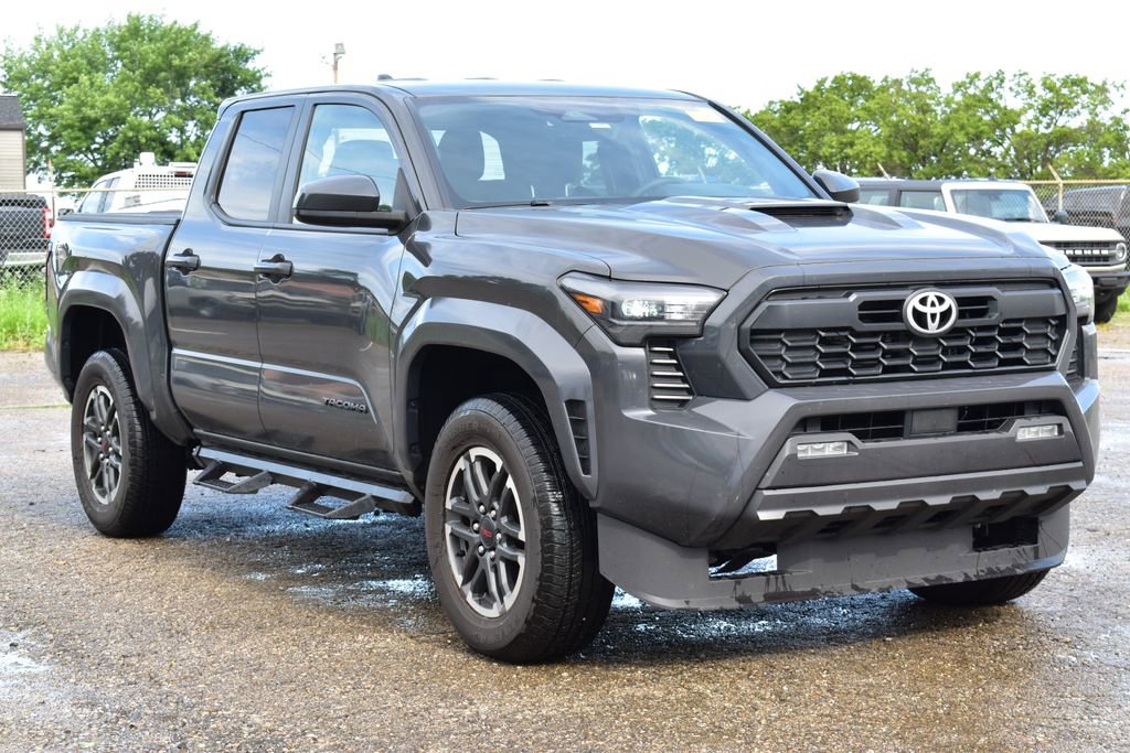 Used 2025 Toyota Tacoma TRD Sport AWD/4WD image 3