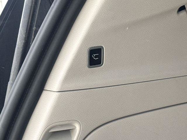 Used 2020 Chrysler Pacifica Touring-L FWD image 18