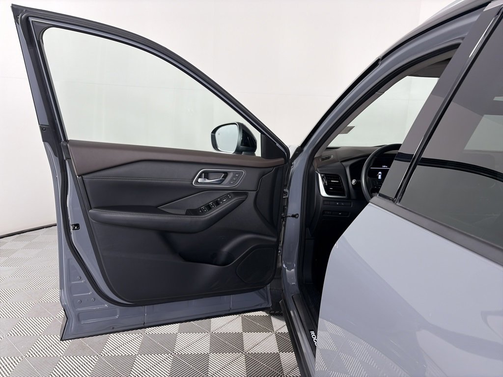 Used 2022 Nissan Rogue Platinum w/ Head-Up Display Package image 10