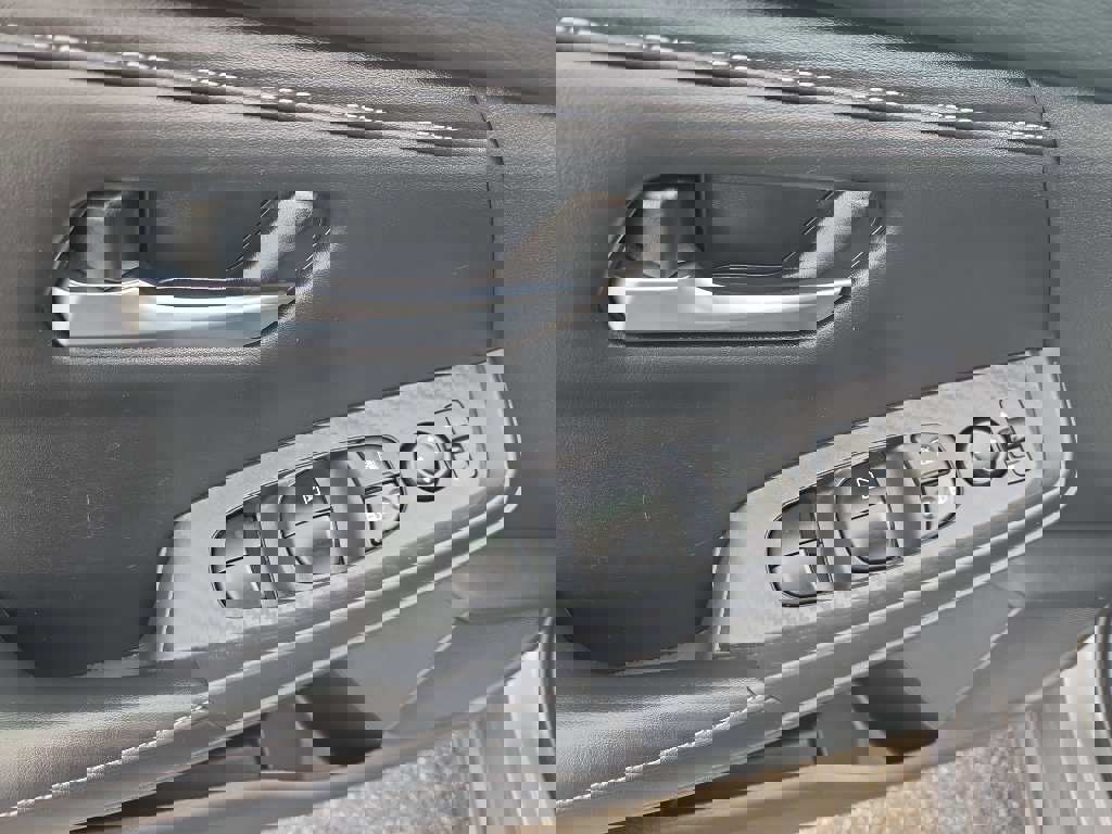 Used 2023 Nissan Sentra SV image 16