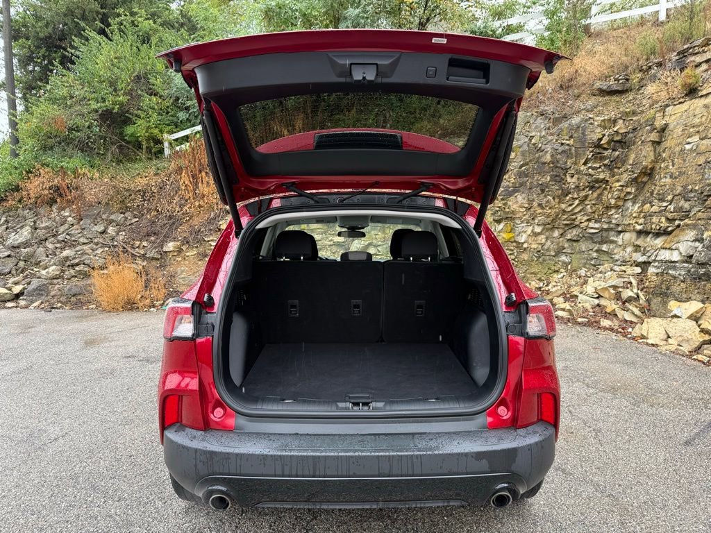 Certified 2021 Ford Escape SE w/ SE Sport Appearance Package image 9