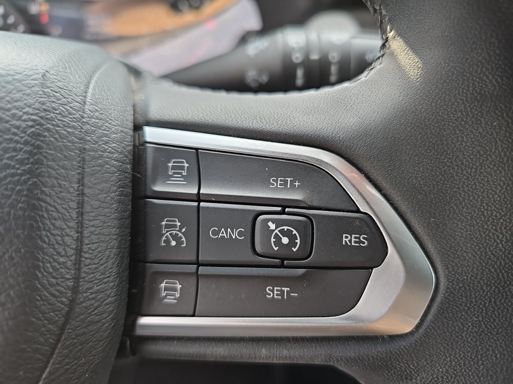 Used 2025 Jeep Compass Limited AWD/4WD image 17
