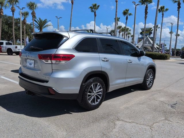 Used 2018 Toyota Highlander XLE AWD/4WD image 4