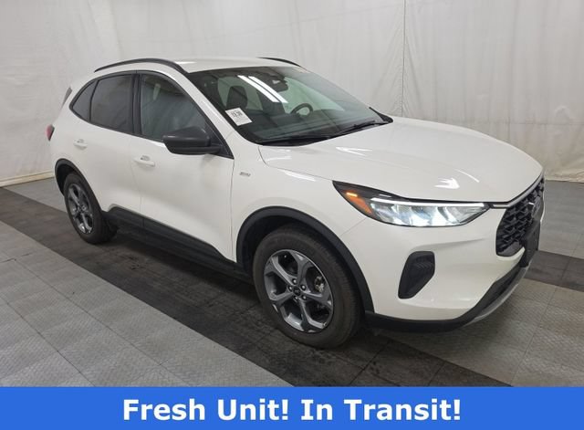 Certified 2025 Ford Escape ST-Line w/ Tech Pack #1 AWD/4WD image 4