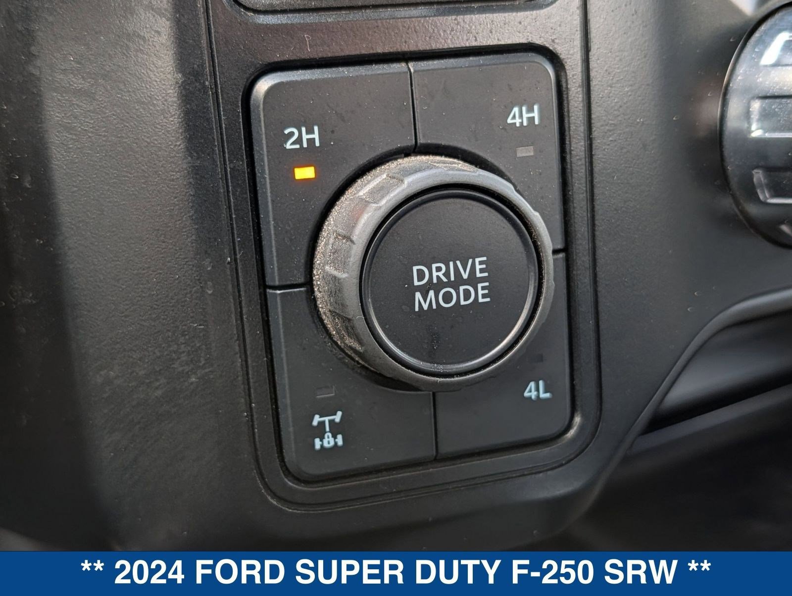 Certified 2024 Ford F250 Lariat w/ Chrome Package image 32