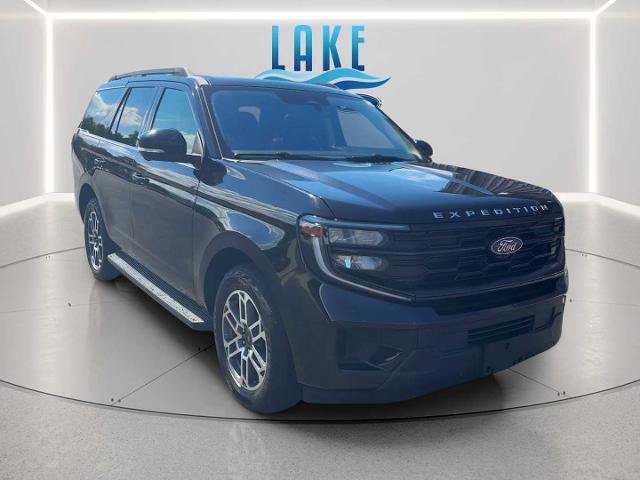 Certified 2025 Ford Expedition Active AWD/4WD image 1