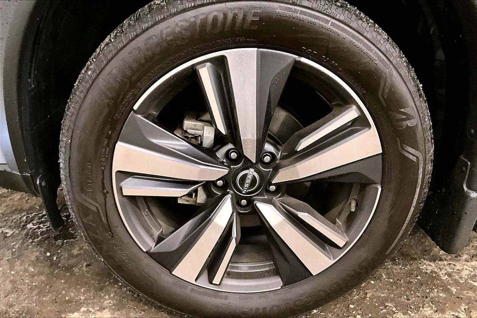 Used 2023 Nissan Rogue SL w/ SL Premium Package image 8