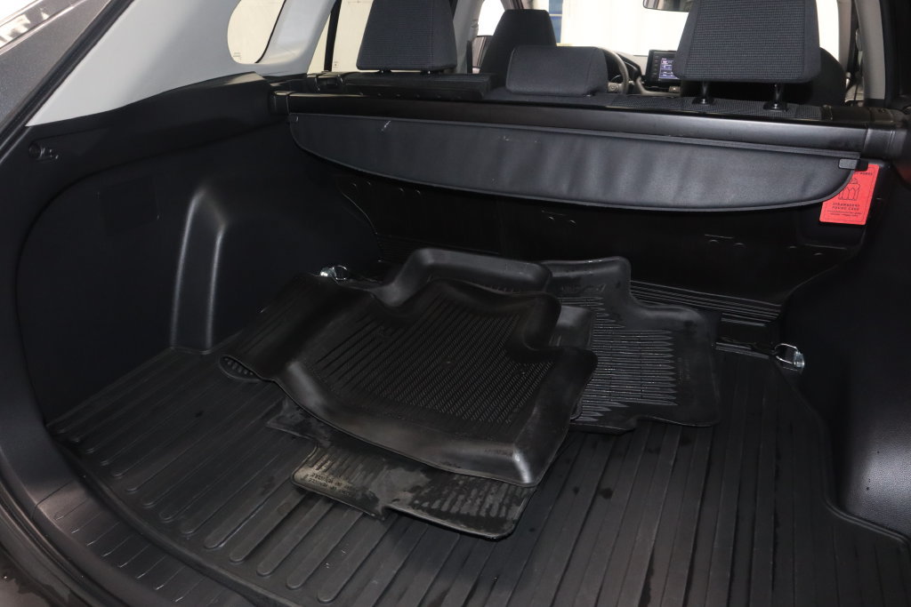 Used 2022 Toyota RAV4 LE AWD/4WD image 9