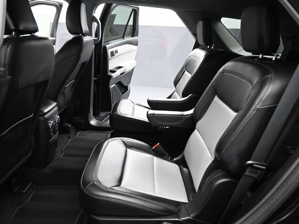 Certified 2022 Ford Explorer XLT w/ Equipment Group 202A image 22