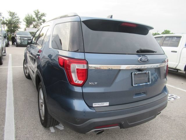 Certified 2018 Ford Explorer XLT FWD image 4