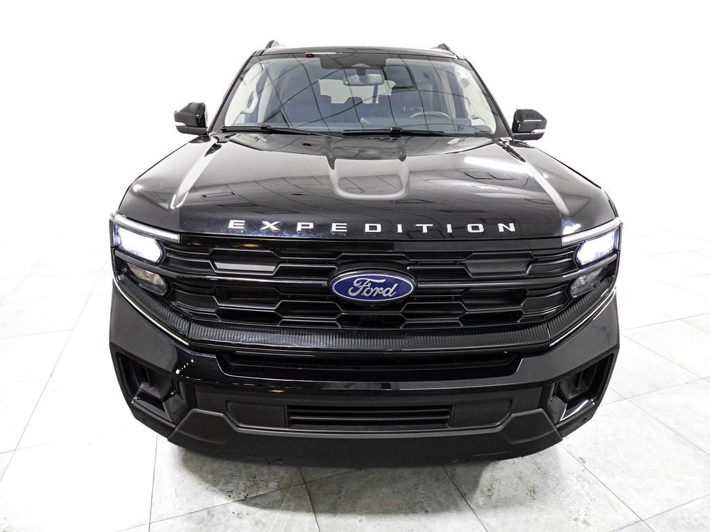 Certified 2025 Ford Expedition Active AWD/4WD image 3
