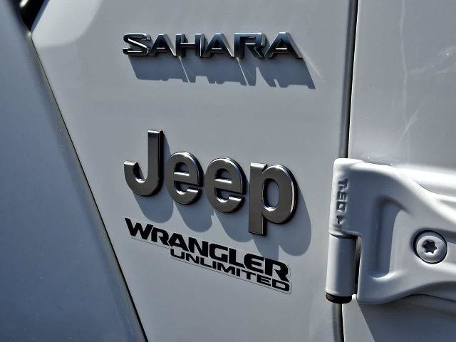 Used 2018 Jeep Wrangler Unlimited Sahara w/ Cold Weather Group AWD/4WD image 28