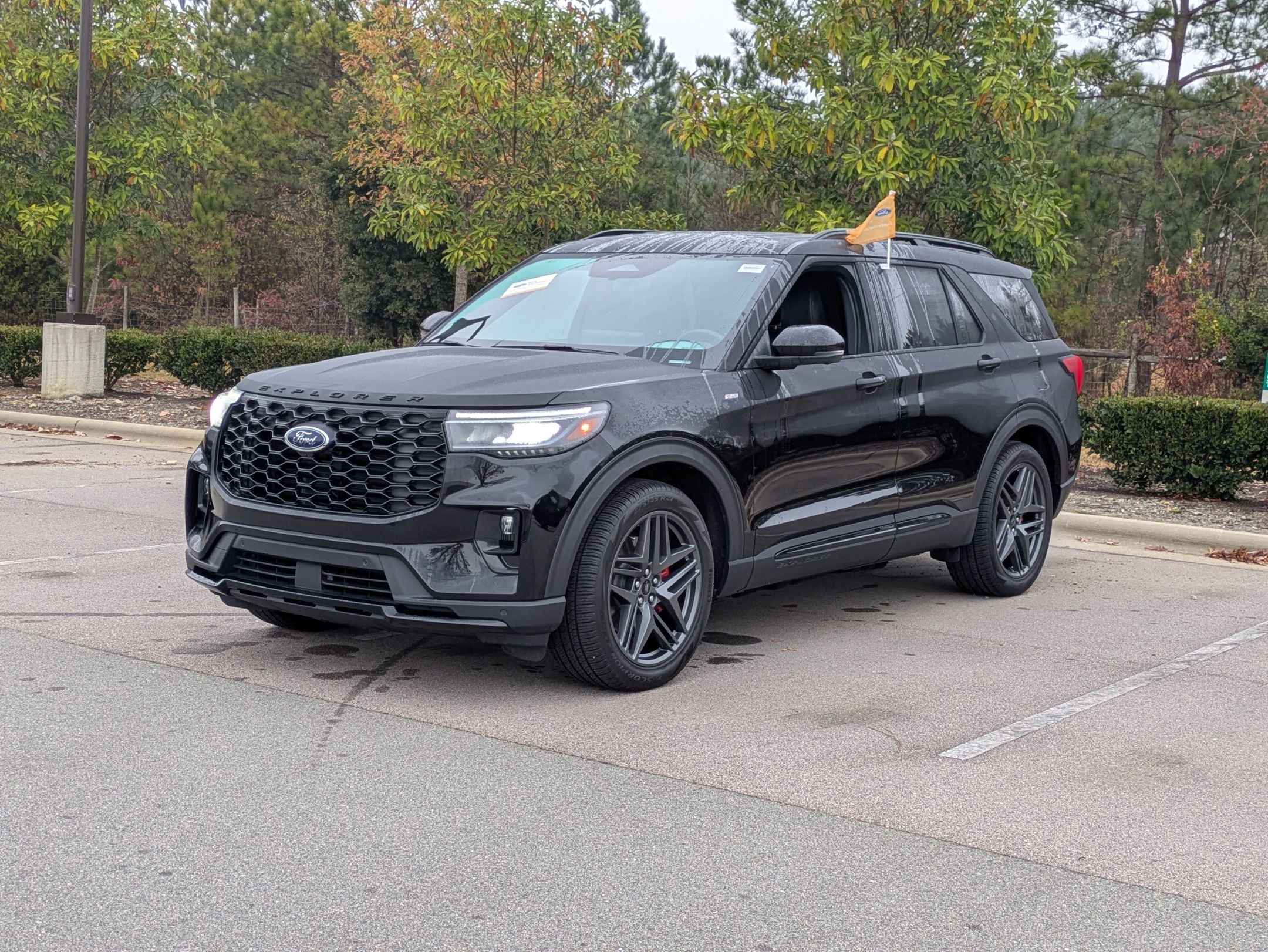 Certified 2025 Ford Explorer ST-Line w/ Premium Package image 8