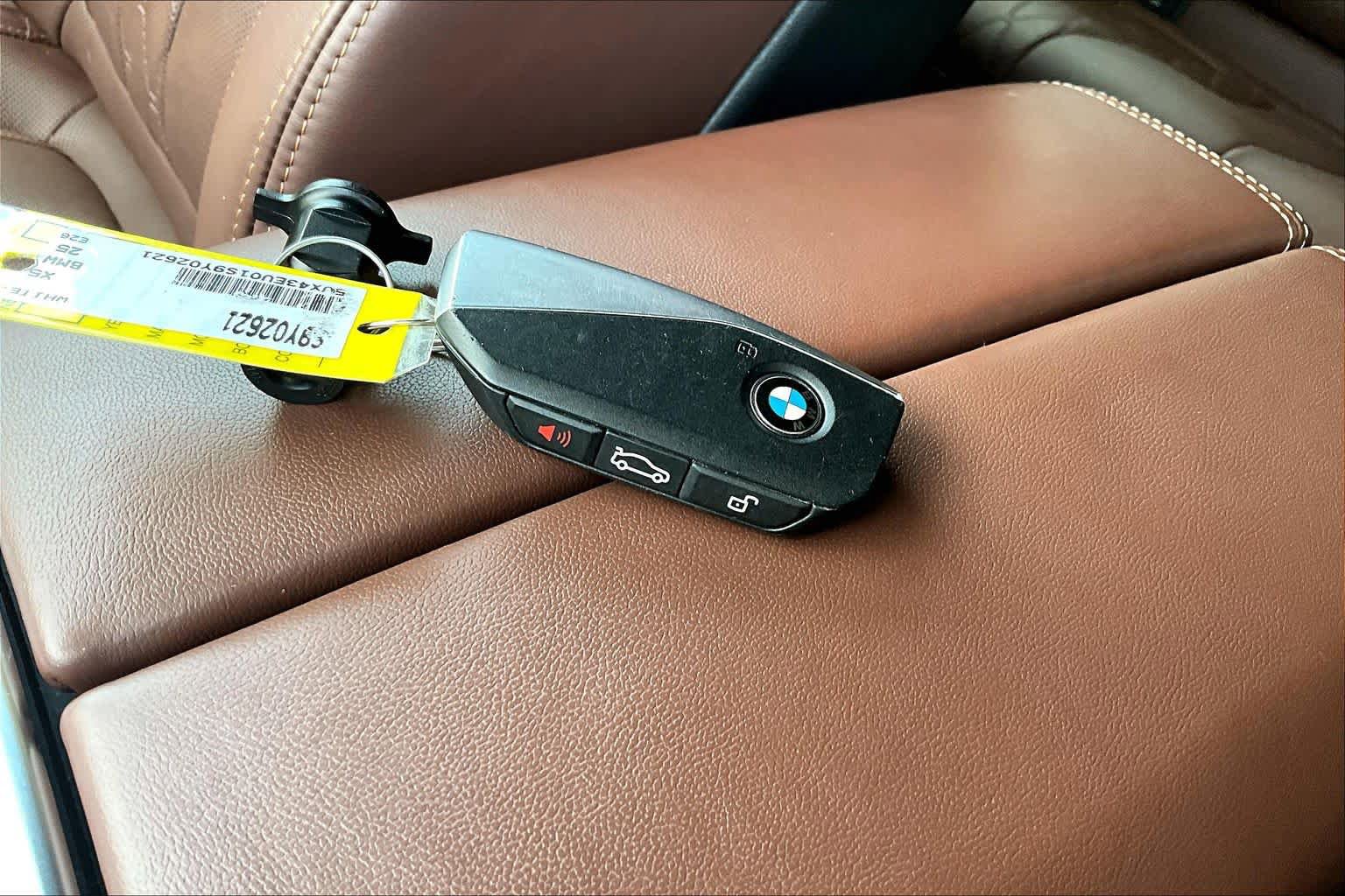Used 2025 BMW X5 xDrive50e AWD/4WD image 15