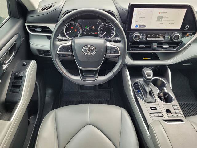 Used 2024 Toyota Highlander XLE AWD/4WD image 21