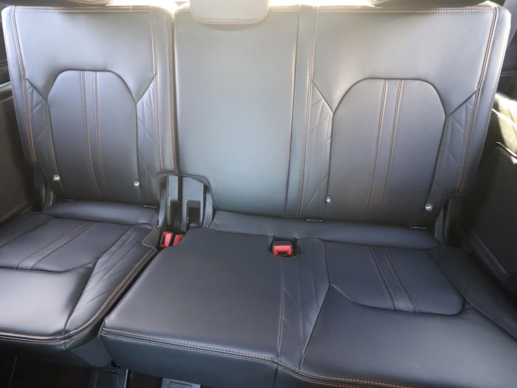 Certified 2024 Ford Expedition Platinum image 18