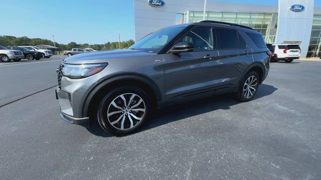 Certified 2025 Ford Explorer ST-Line AWD/4WD image 4