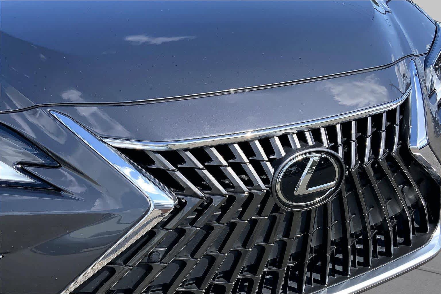 Used 2025 Lexus ES 350 w/ Premium Package FWD image 29
