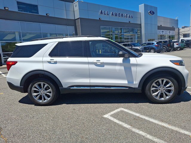 Certified 2023 Ford Explorer XLT w/ Equipment Group 202A AWD/4WD image 18