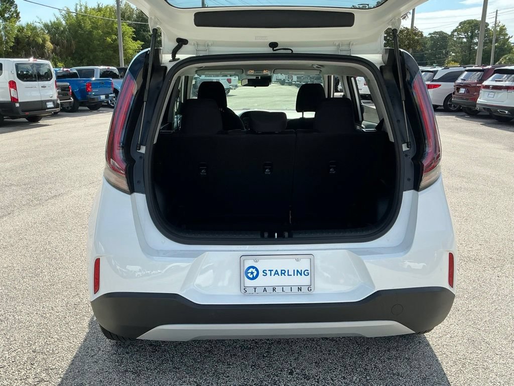 Used 2025 Kia Soul LX w/ LX Technology Package FWD image 22