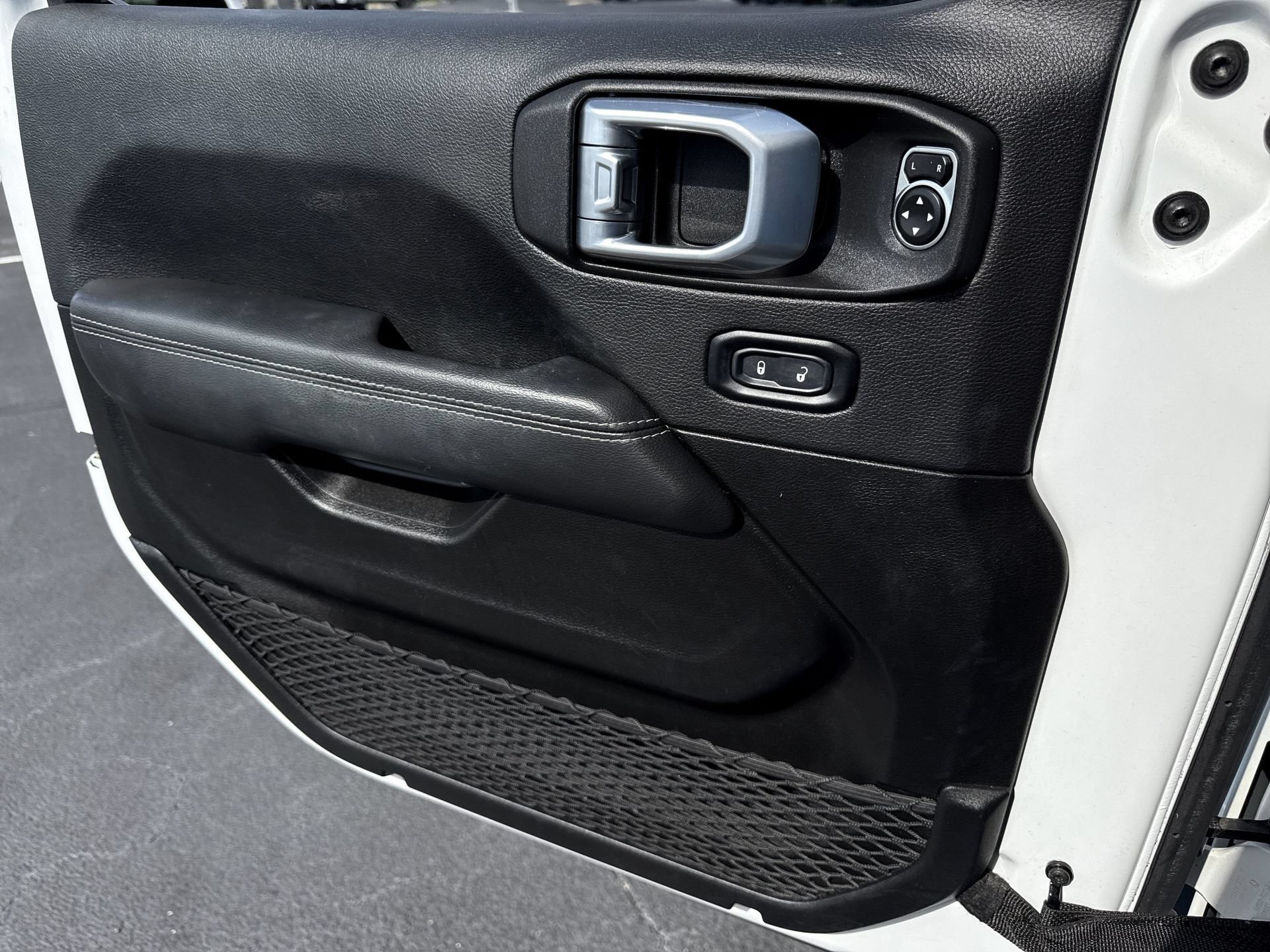 Used 2022 Jeep Wrangler Unlimited Sahara w/ LED Lighting Group AWD/4WD image 15