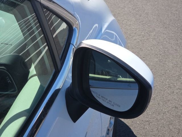 Used 2023 Chrysler Pacifica Touring-L image 9