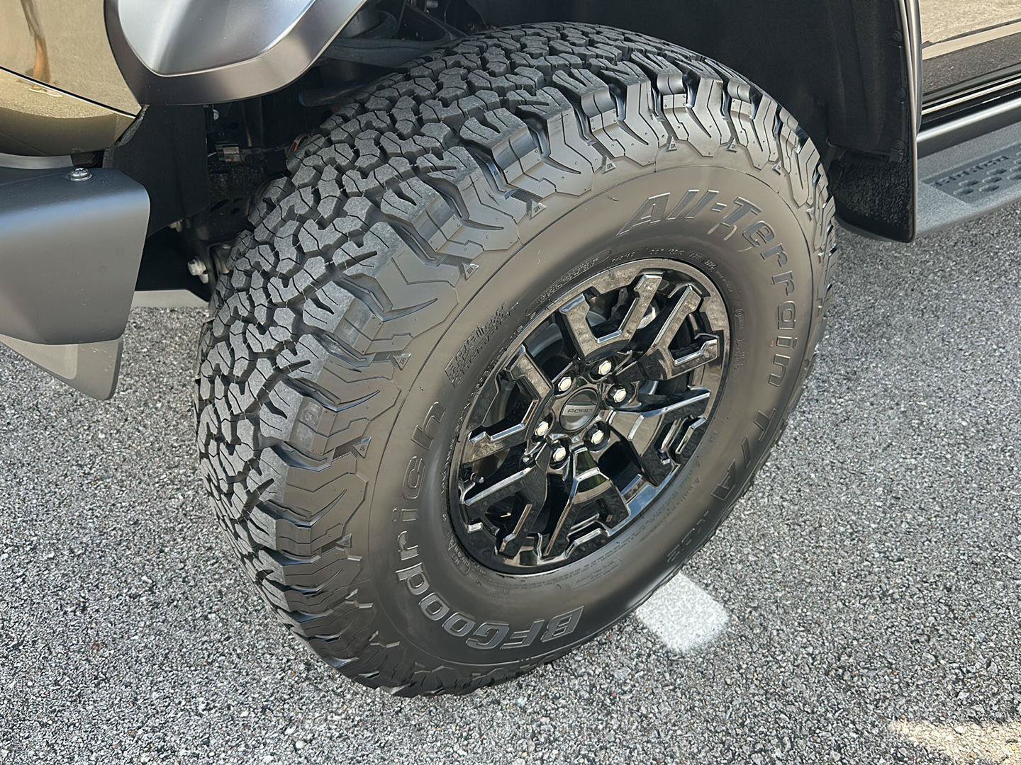 Certified 2025 Ford Bronco Raptor w/ Interior Carbon Fiber Pack AWD/4WD image 9