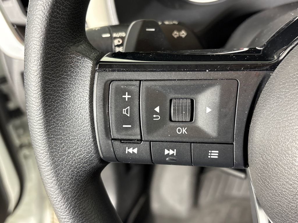 Used 2023 Nissan Rogue SV image 14