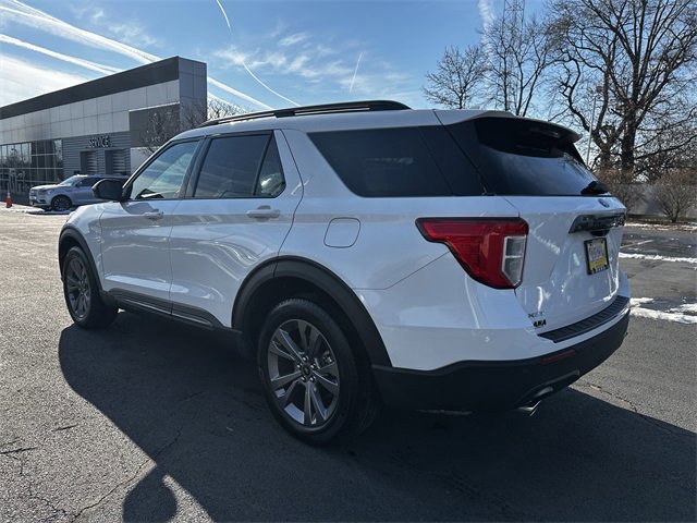 Certified 2022 Ford Explorer XLT w/ Equipment Group 202A image 3