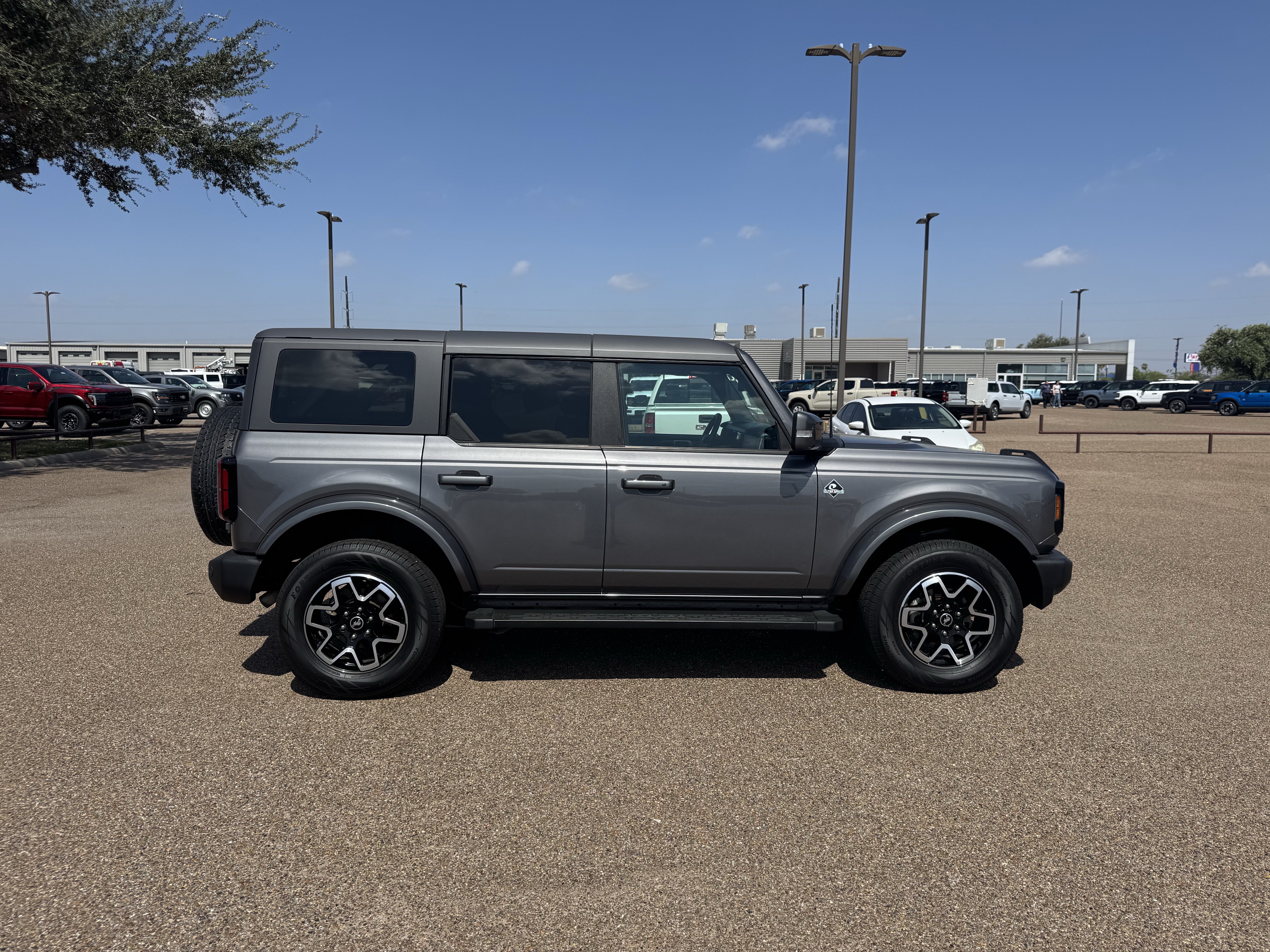 Certified 2023 Ford Bronco Outer Banks AWD/4WD image 4