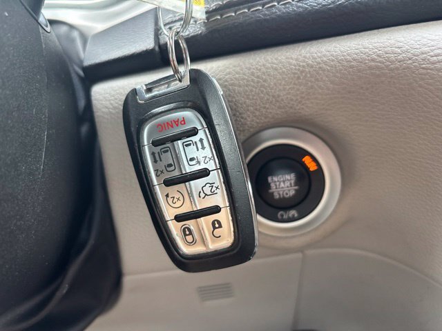 Used 2024 Chrysler Pacifica Limited FWD image 21