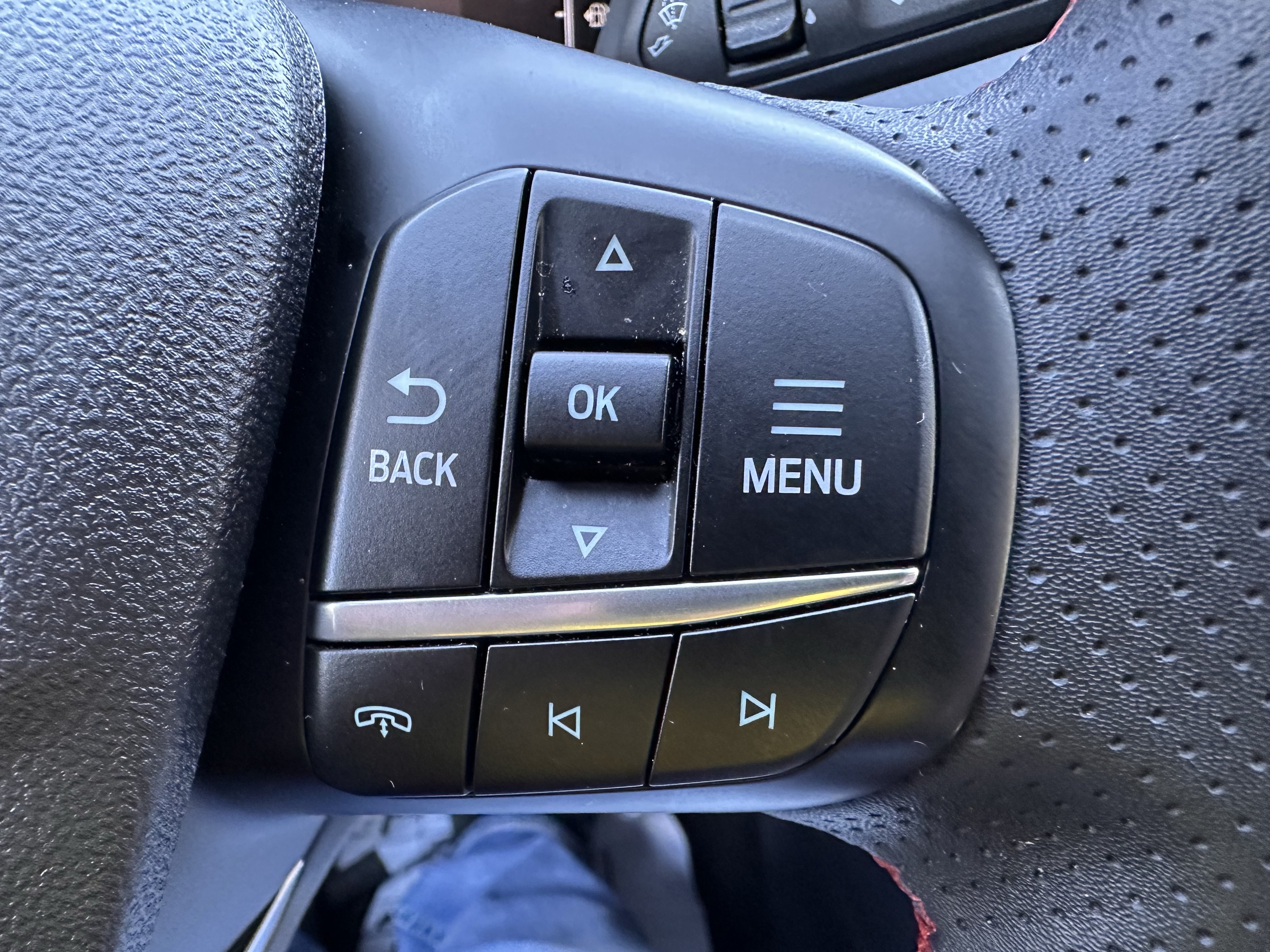 Certified 2025 Ford Escape ST-Line FWD image 22