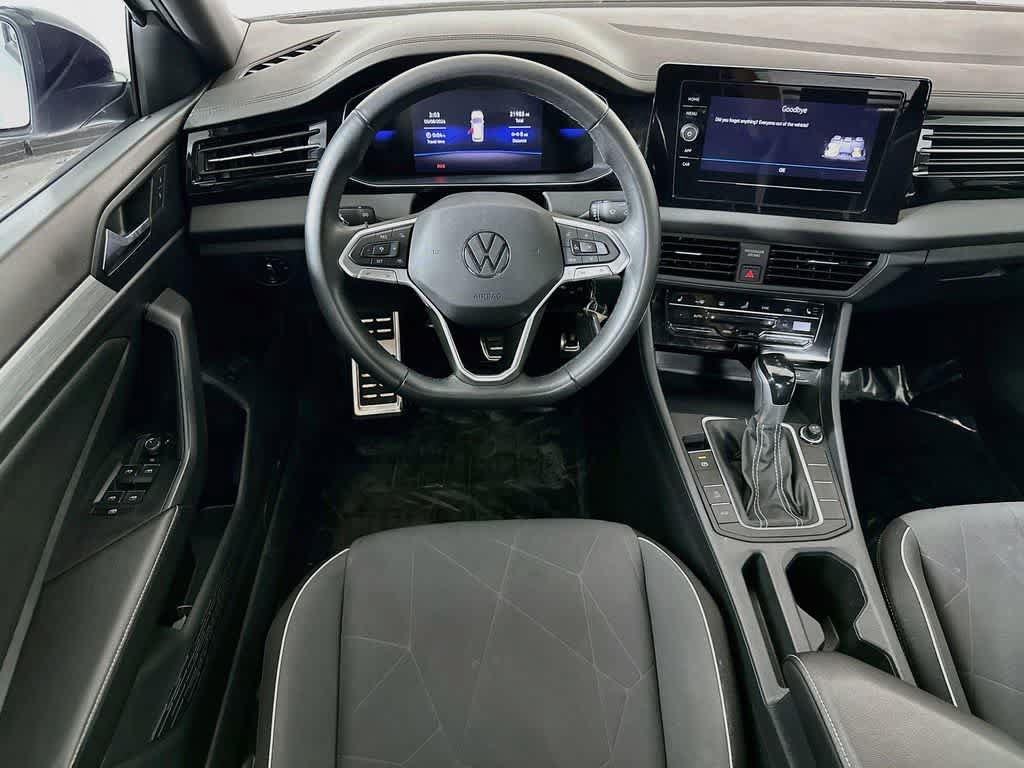 Used 2025 Volkswagen Jetta Sport FWD image 9