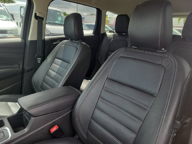 Certified 2019 Ford Escape Titanium w/ U9j03 - Titanium Tow Package AWD/4WD image 22