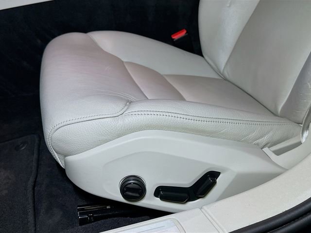 Used 2022 Volvo S60 B5 Momentum w/ Premium Package image 18