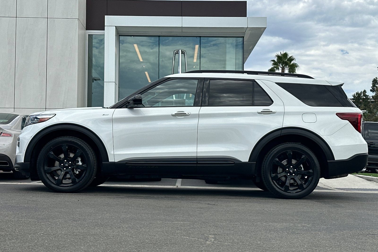 Certified 2023 Ford Explorer ST-Line w/ Class IV Trailer Tow Package RWD image 6