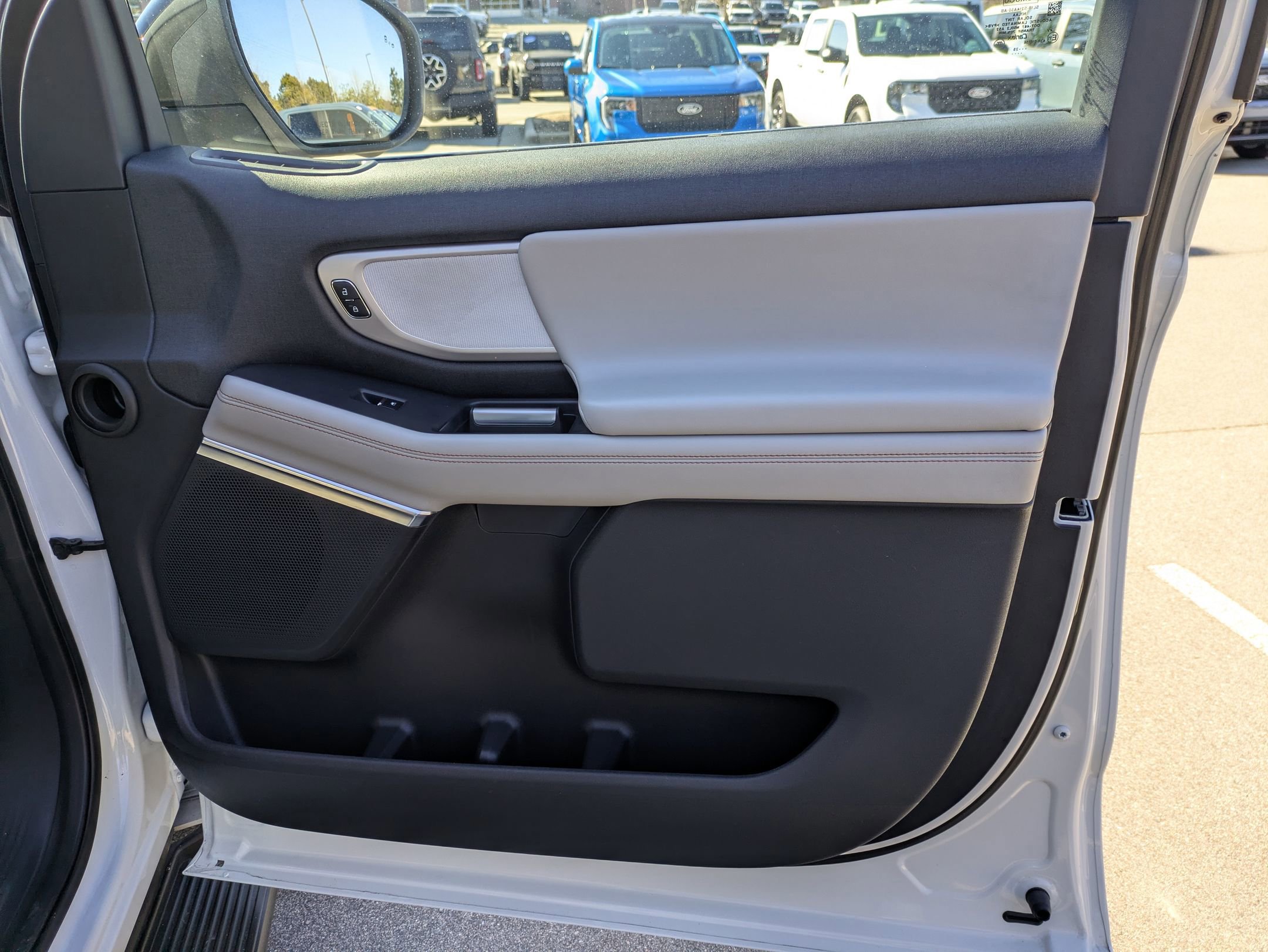 Certified 2025 Ford Expedition Active image 38