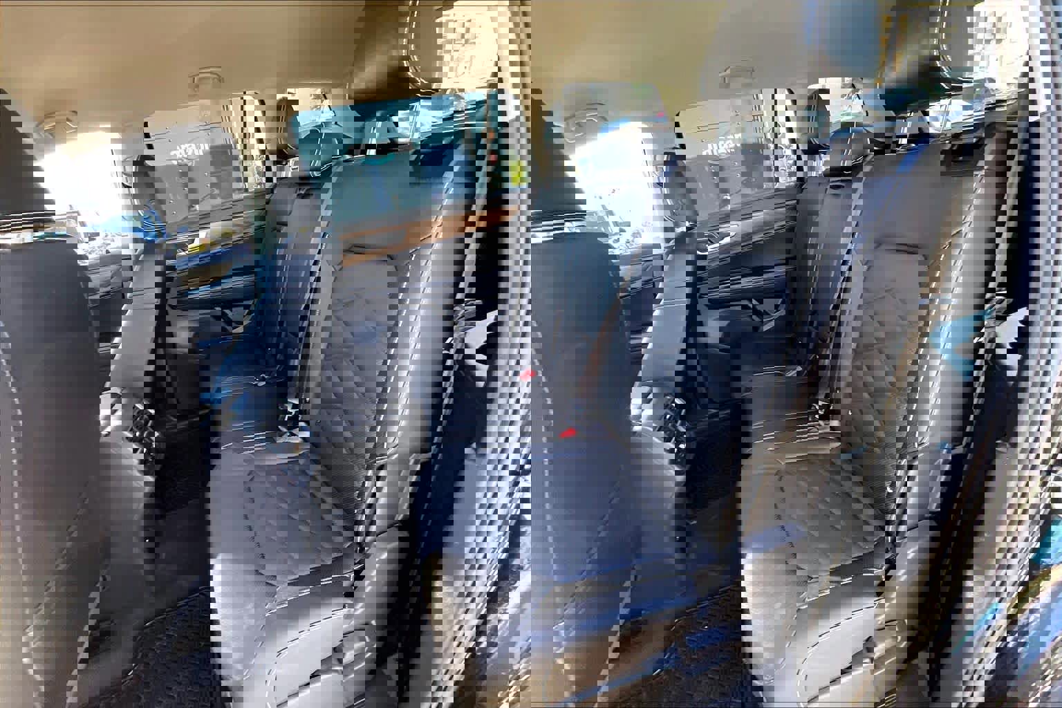 Used 2025 Volkswagen Atlas SE image 16