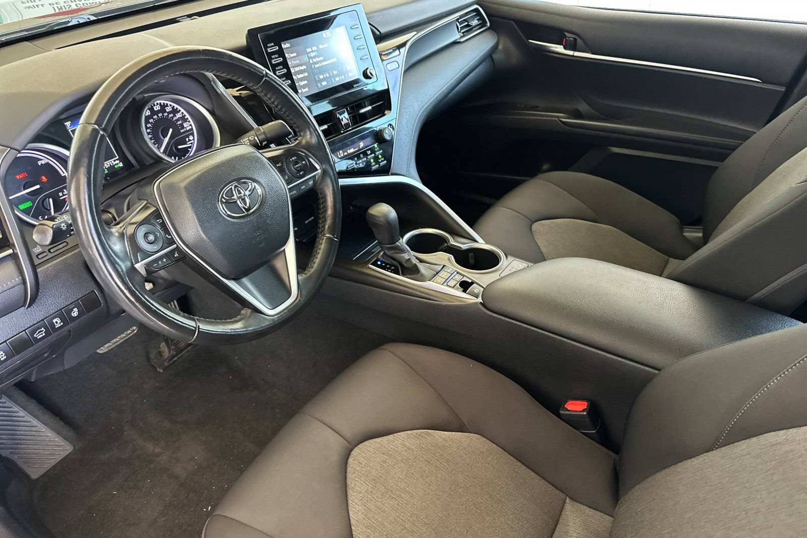Used 2021 Toyota Camry LE w/ Cold Weather Package FWD image 9