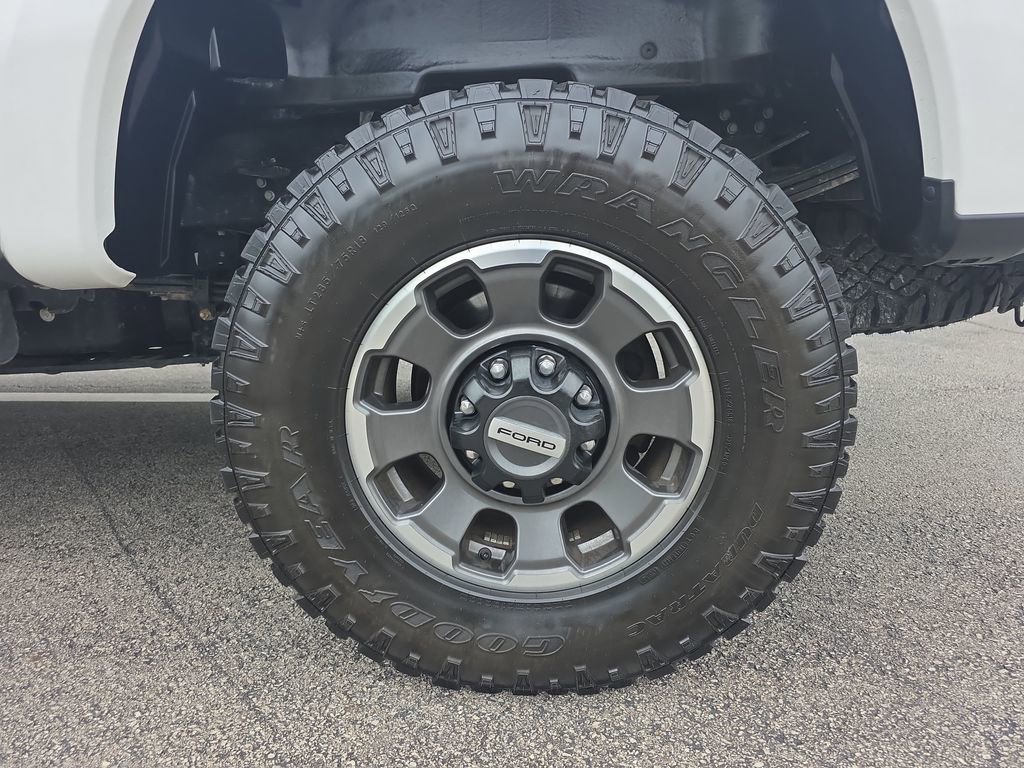 Certified 2024 Ford F250 Platinum w/ Tremor Off-Road Package AWD/4WD image 17