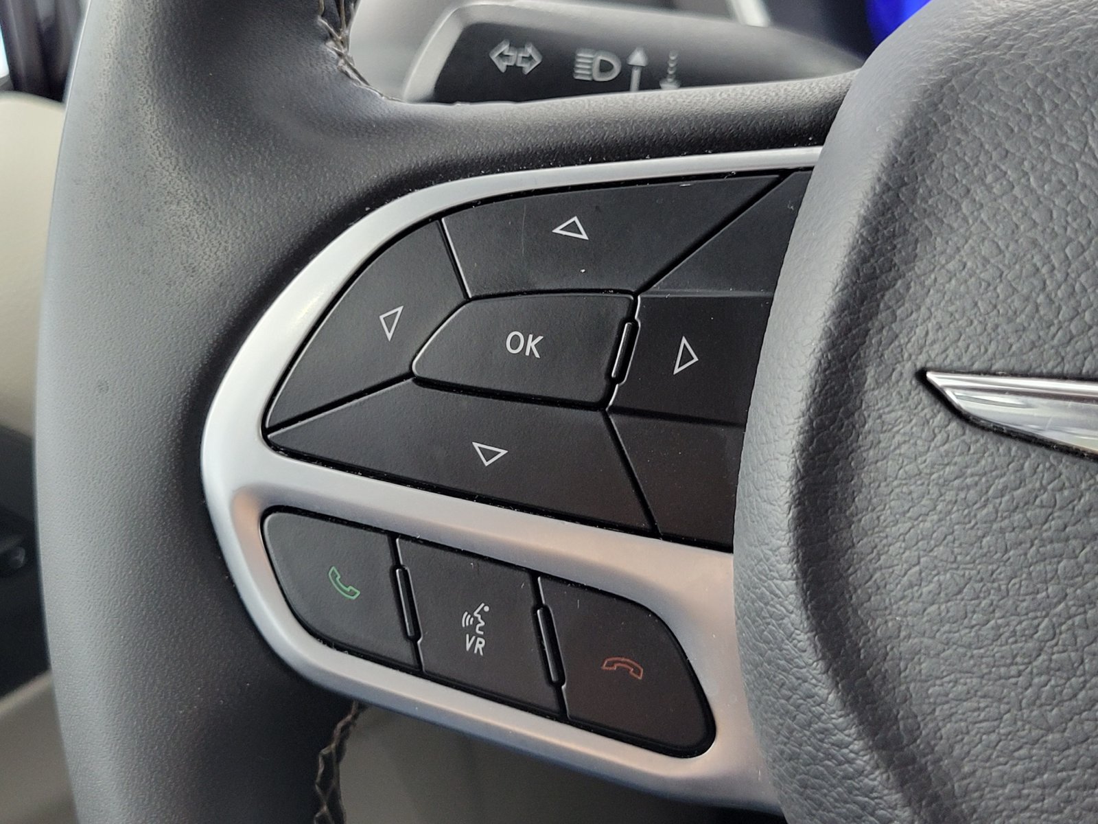 Used 2023 Chrysler Pacifica Touring-L FWD image 15