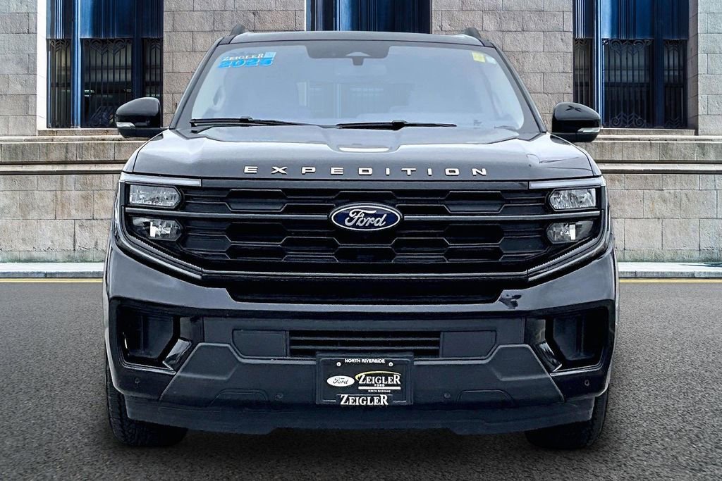 Certified 2025 Ford Expedition Active AWD/4WD image 3