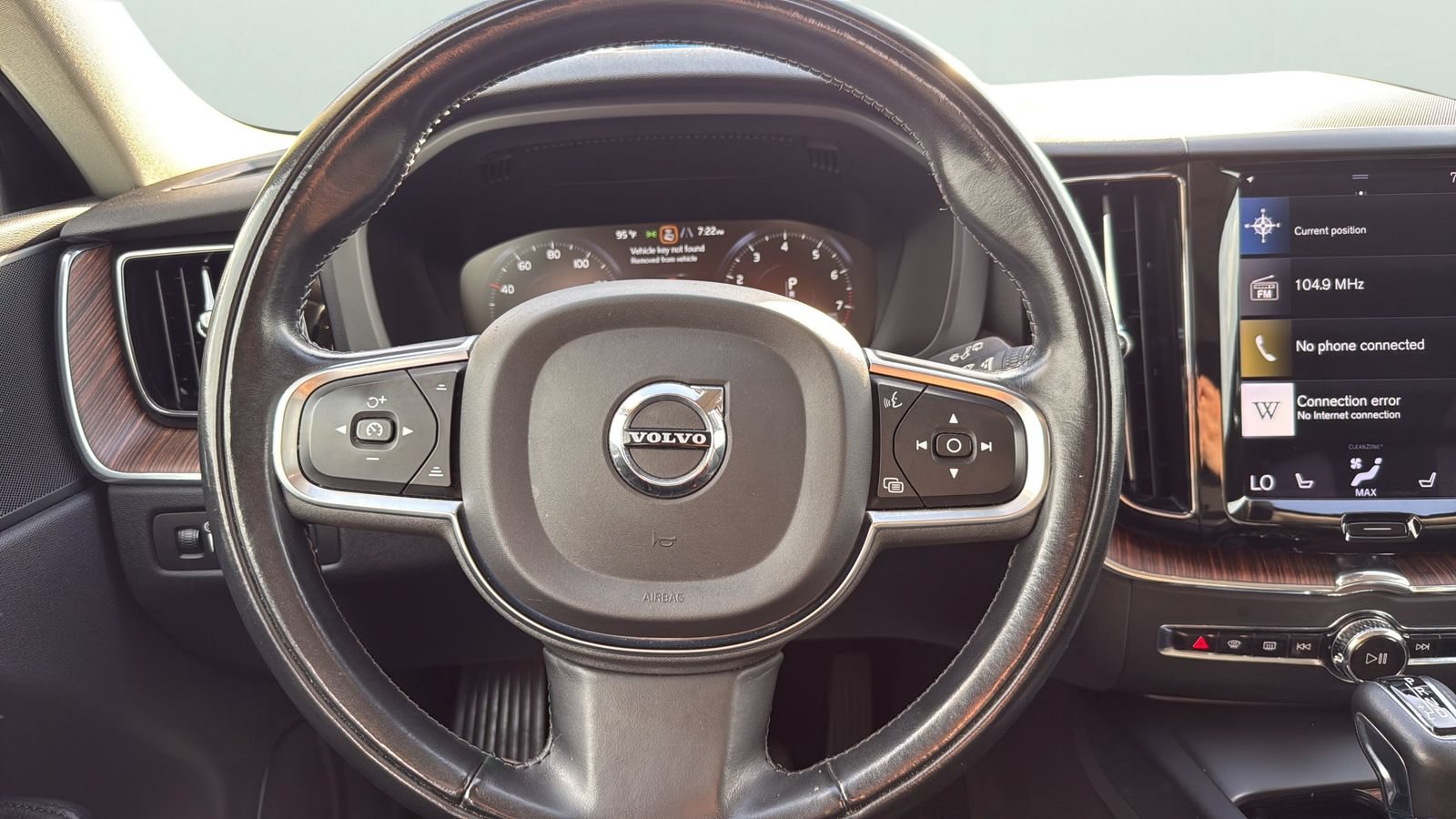 Used 2021 Volvo XC60 T5 Momentum w/ Premium Package AWD/4WD image 15