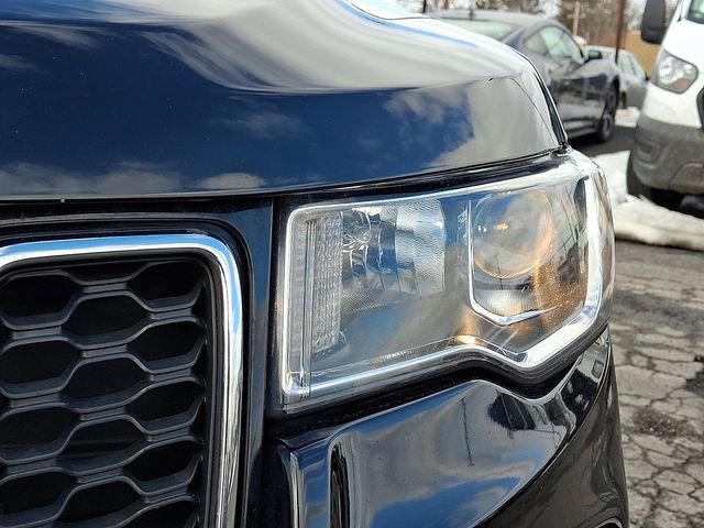 Used 2019 Jeep Grand Cherokee Laredo w/ Laredo X Package AWD/4WD image 9