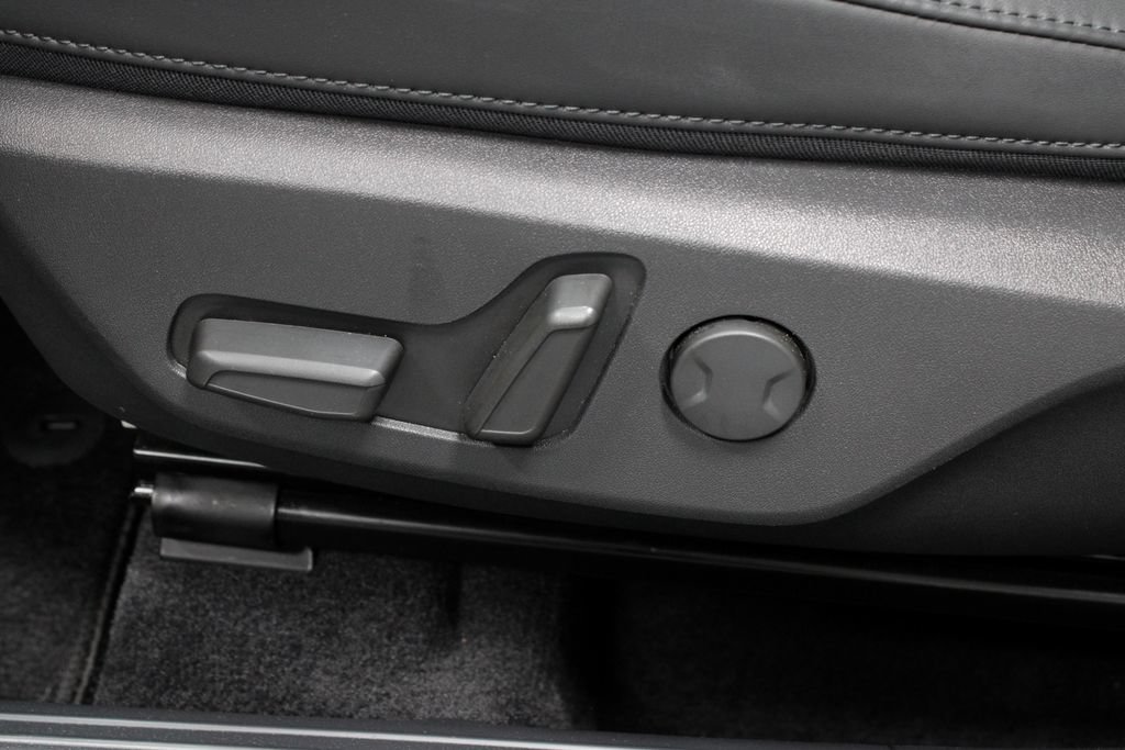Used 2025 Kia Niro EX Touring FWD image 25